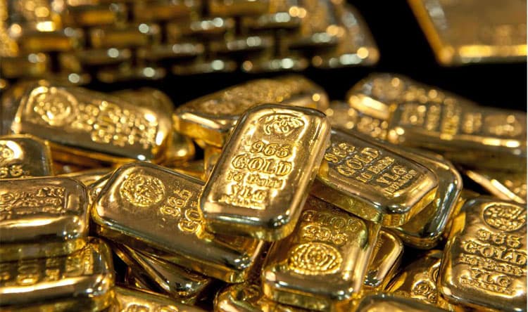 Gold gains amid falling oil prices
