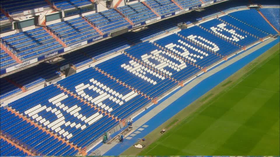 مورينيو يبدي إعجابه بكارلوس إسبى لريال مدريد