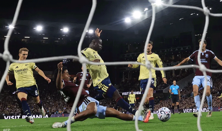 الدوري الإنجليزي يتصدر 4 فرق ويتأخر 5