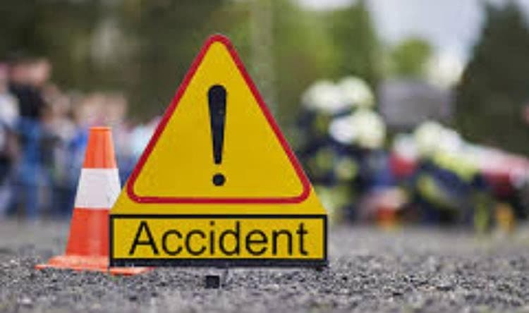 Traffic accident leaves two injured in Al-Kholla