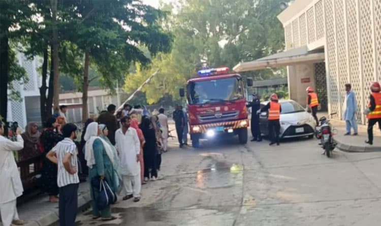 مصرع 14 طفلًا في حريق بمستشفى بإسلام آباد