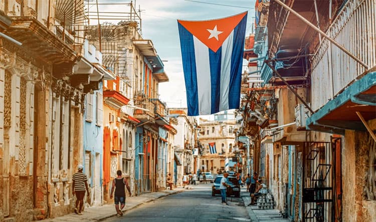 US intelligence in Cuba raises invasion concerns