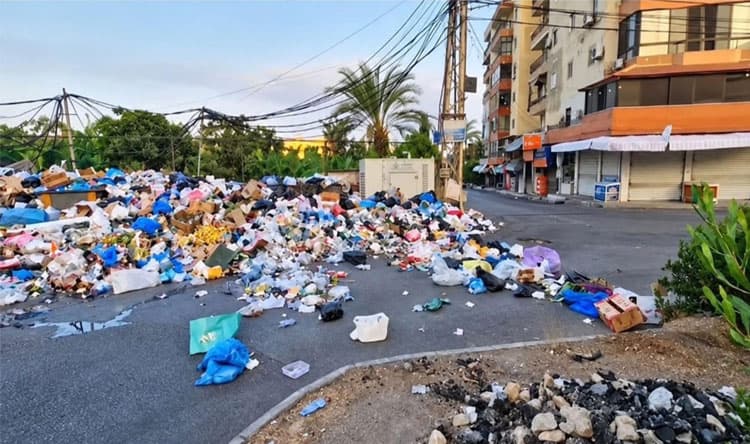 Qaya'ah Road in Sidon Closed with Trash