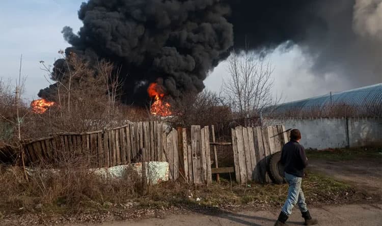 Russia targets military ship in Ukrainian port