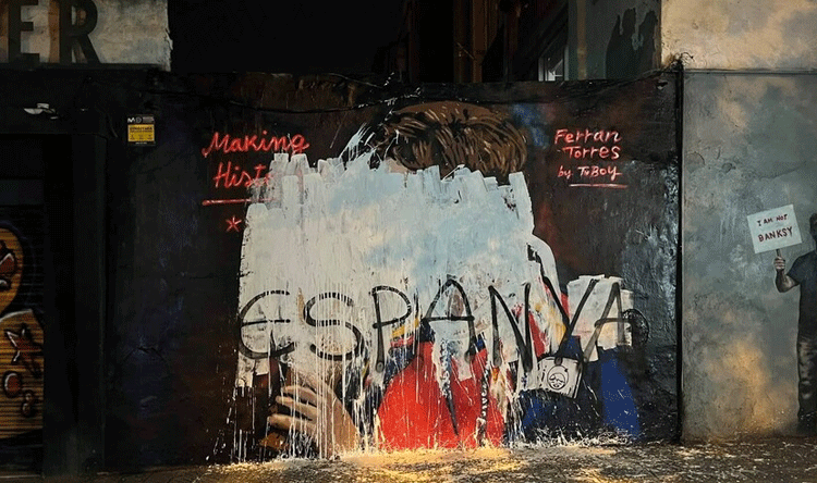 Ferran Torres murals vandalized after World Cup