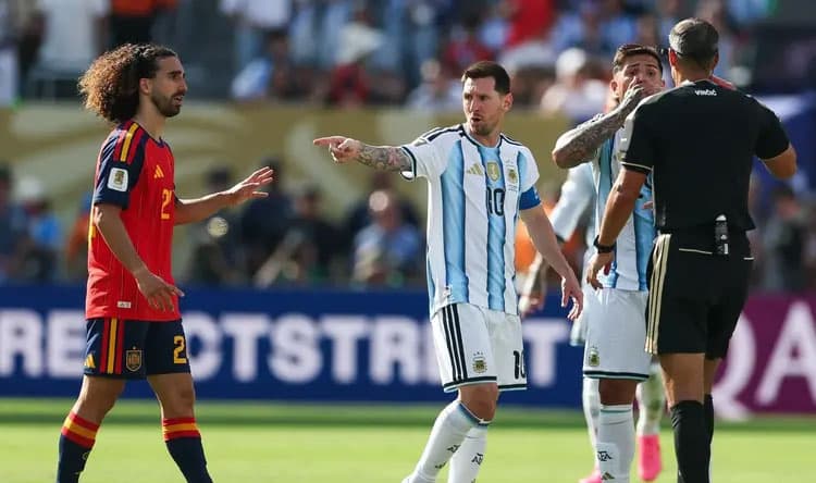 ميسي يتبرع بـ80 ألف يورو لإسبانيا