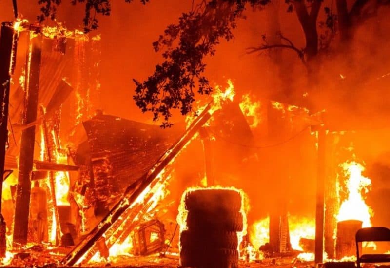 Nevada wildfire prompts large-scale evacuations