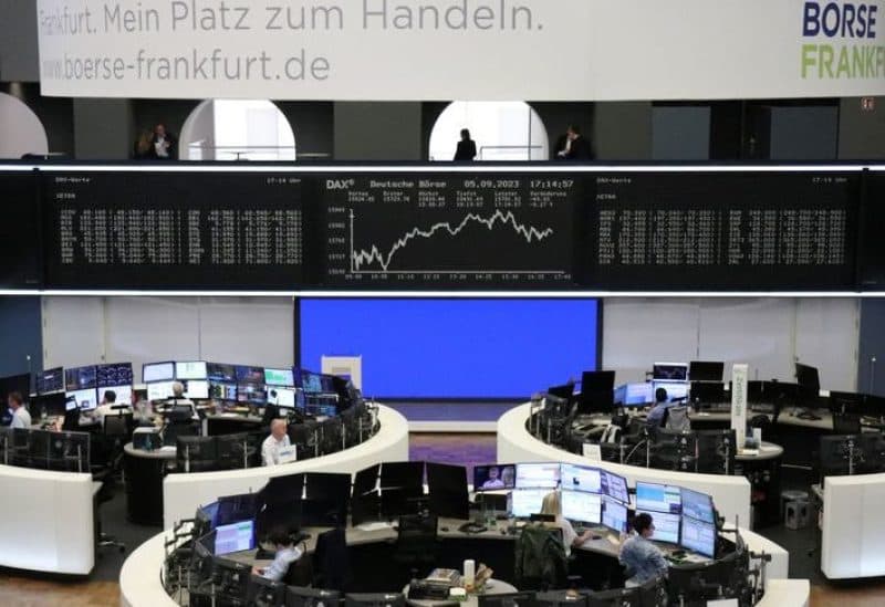 Tech stocks decline amid rising bond yields