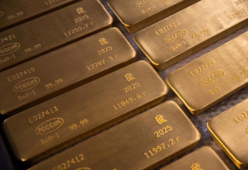 Gold Approaches First Monthly Gain in Five Months