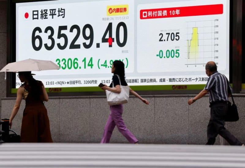 Japanese shares rise on chip gains
