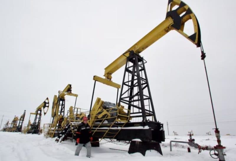 Oil prices climb as US-Iran talks stall