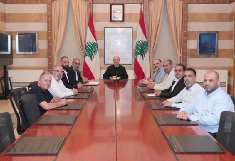 Al-Hajar reviews development needs with Al-Nabatieh Al-Tahta mayor