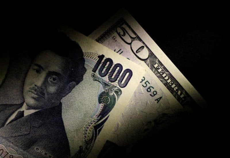 الين يحافظ على مكاسبه قبل بيانات الوظائف