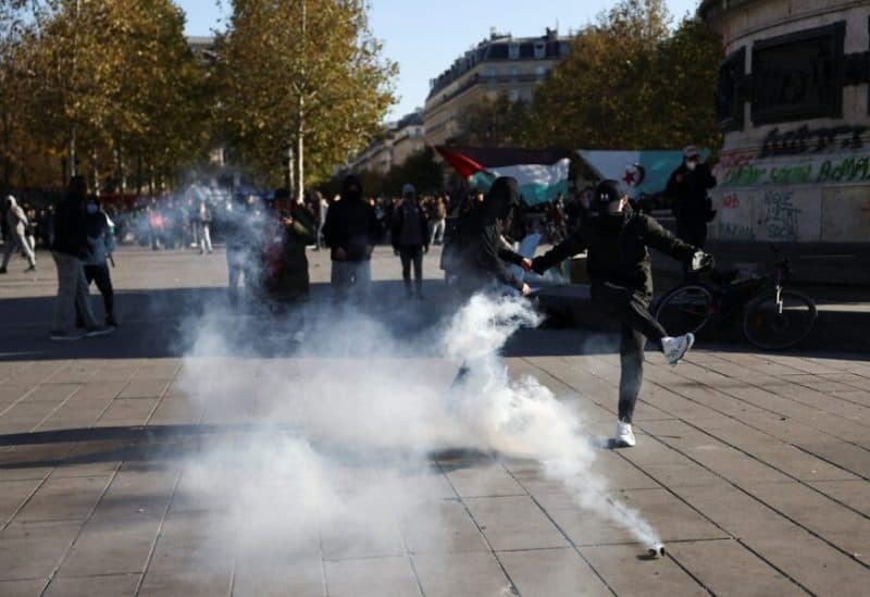 France considers partial curfew amid protests
