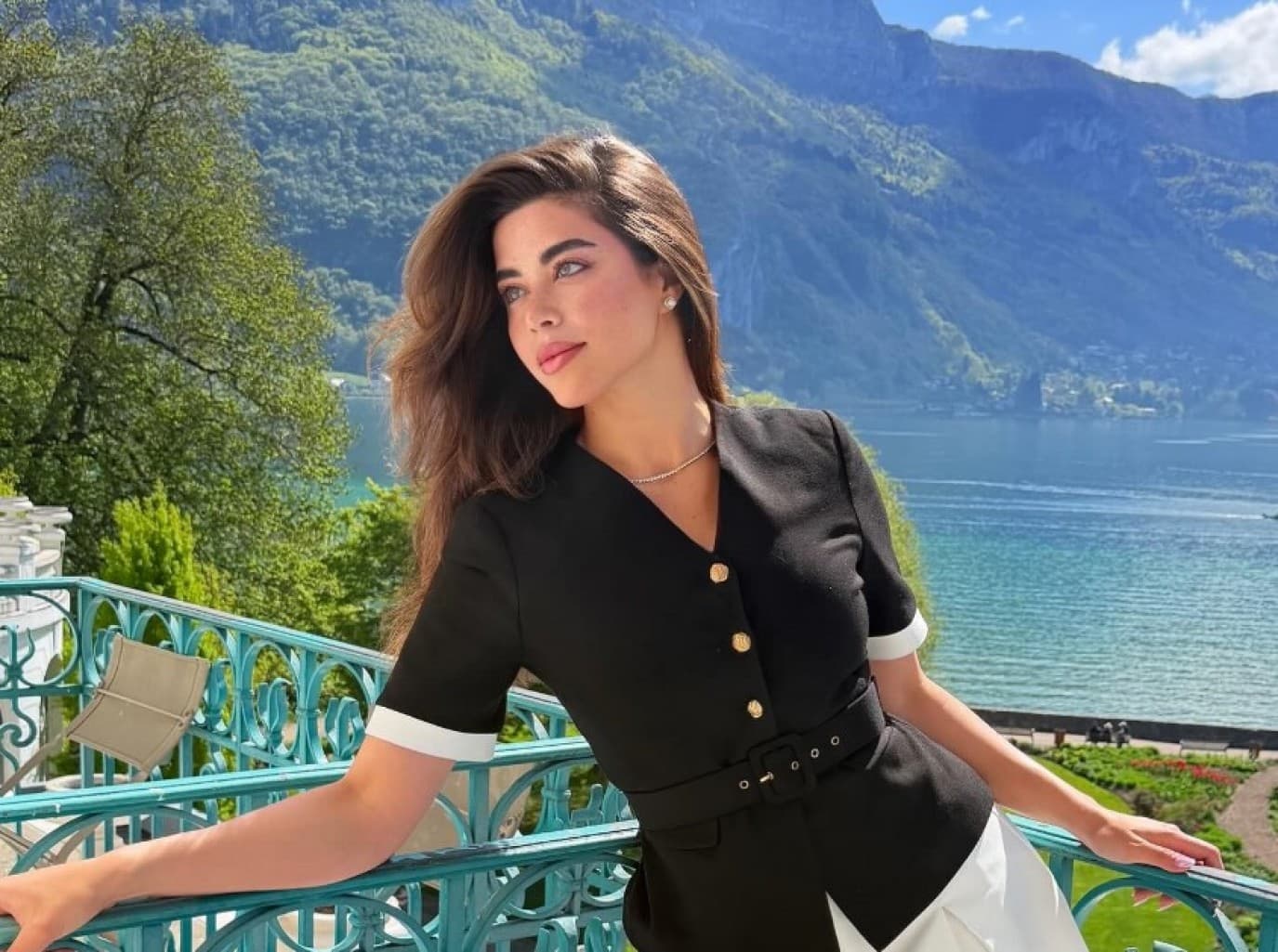 يارا السكري تظهر مع والدها في الساحل
