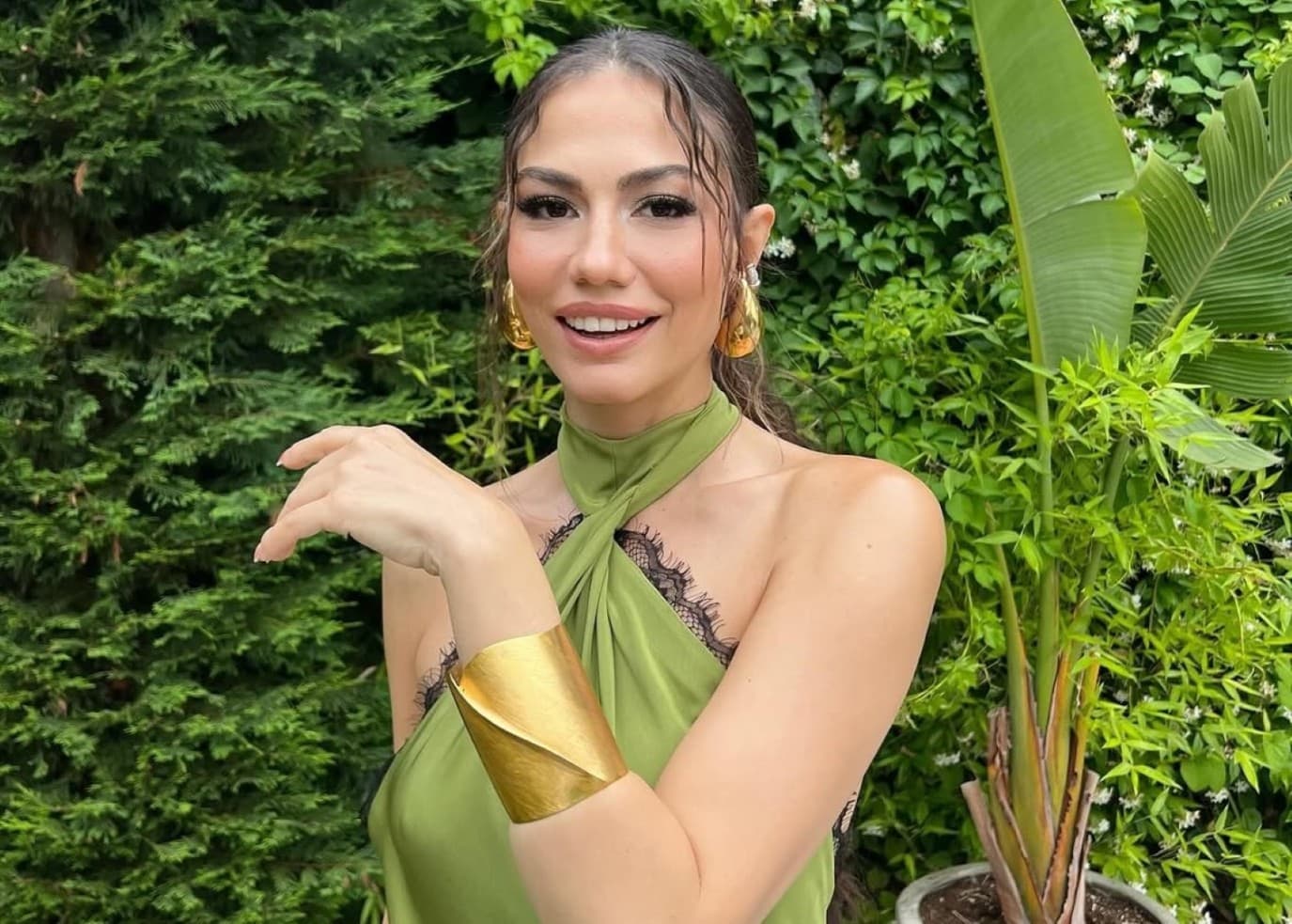 Demi Özdemir stars at Balenciaga Paris