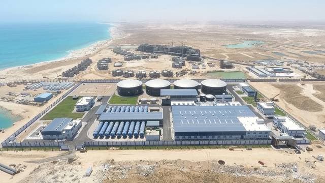 القابضة لمياه الشرب تنفذ 129 محطة تحلية