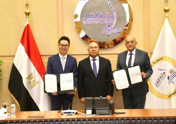 وزير النقل يوقع مذكرة لإنشاء محطة الإسكندرية