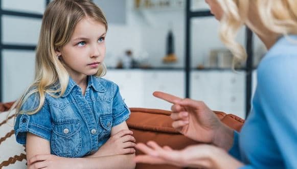 كيفية التعامل مع عصبية طفلك بعد أسبوع دراسي
