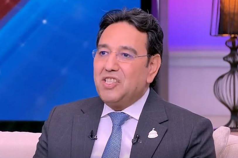 أيمن محسب يطالب بحصر السيارات المهملة