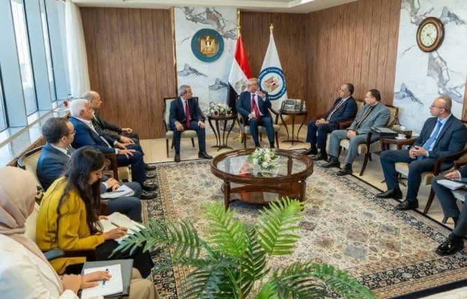 وزير البترول يناقش مع إيني تعزيز الإنتاج