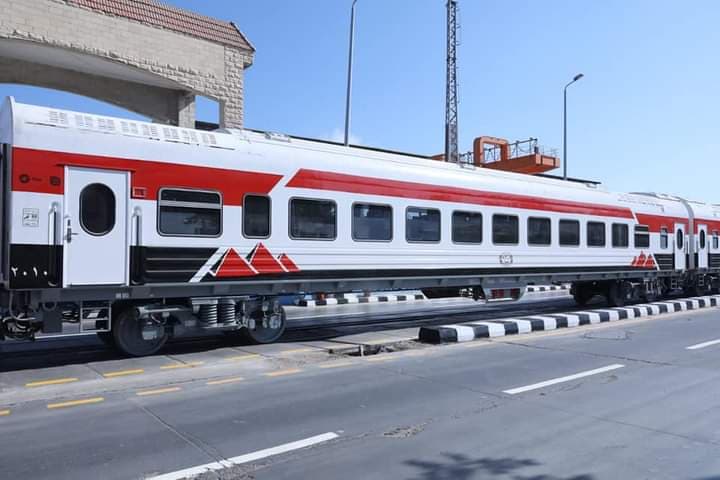 النقل يطور 53 محطة سكة حديد و2300 كم طرق