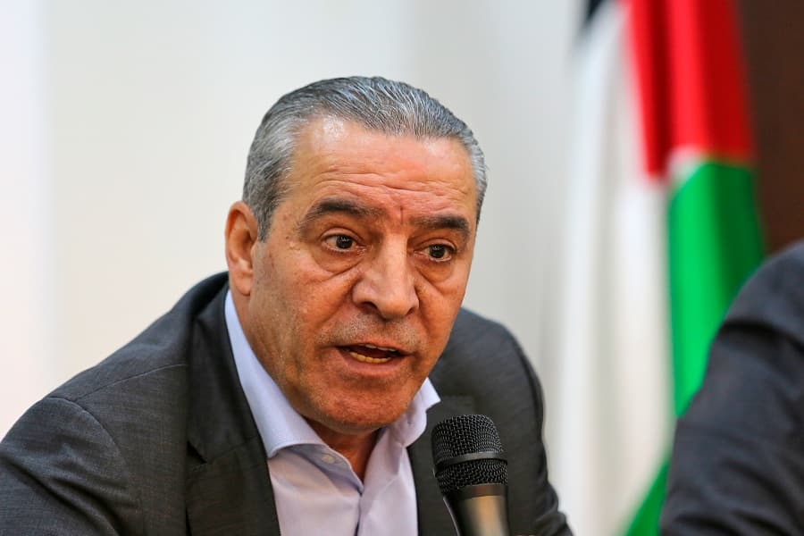 نائب فلسطيني يعلن تقديم الانتخابات عند توفر الظروف
