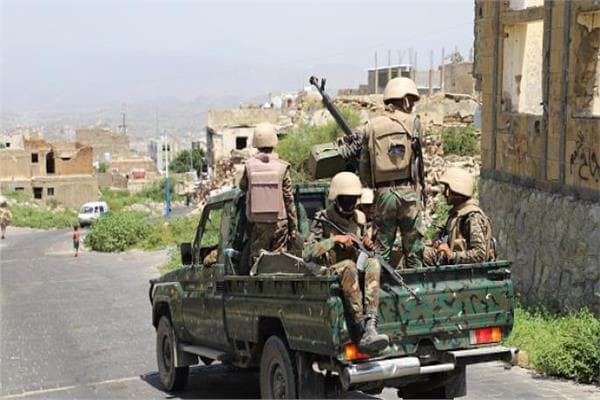 مستشار الدفاع اليمني: قواتنا تخوض معارك عنيفة