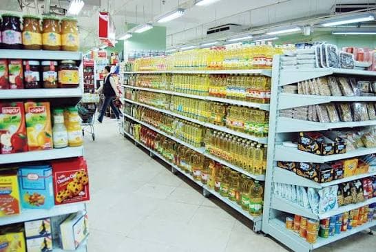 فيتش تتوقع انخفاض أسعار السلع بمصر