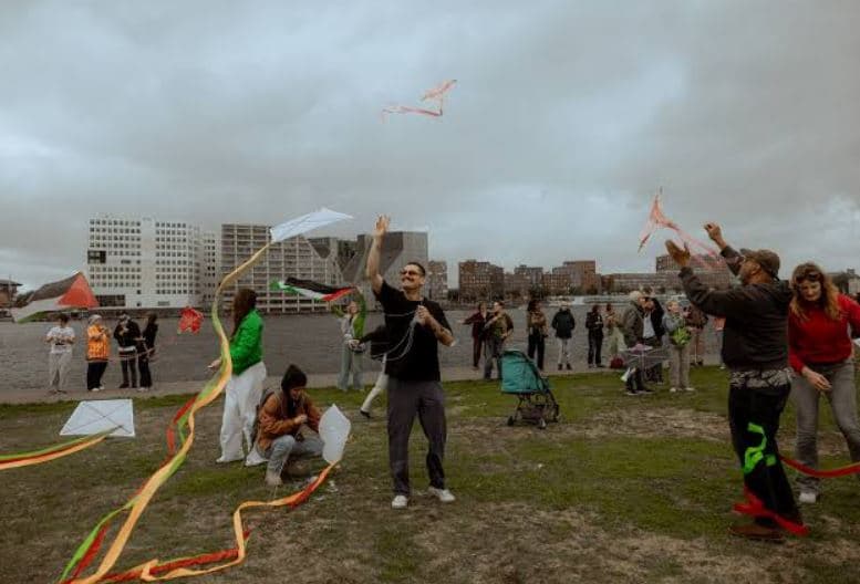 دعم أطفال غزة بطائرات ورقية في هولندا
