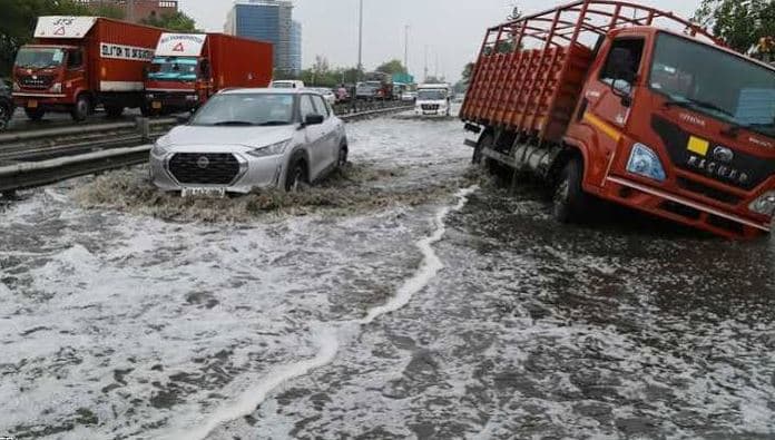 27 مصابا ومقتول جراء أمطار أوتار براديش