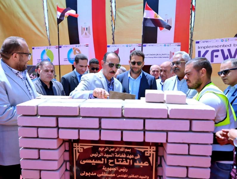 محافظ سوهاج يطلق مشروع توسعة محطة الصرف رقم 4