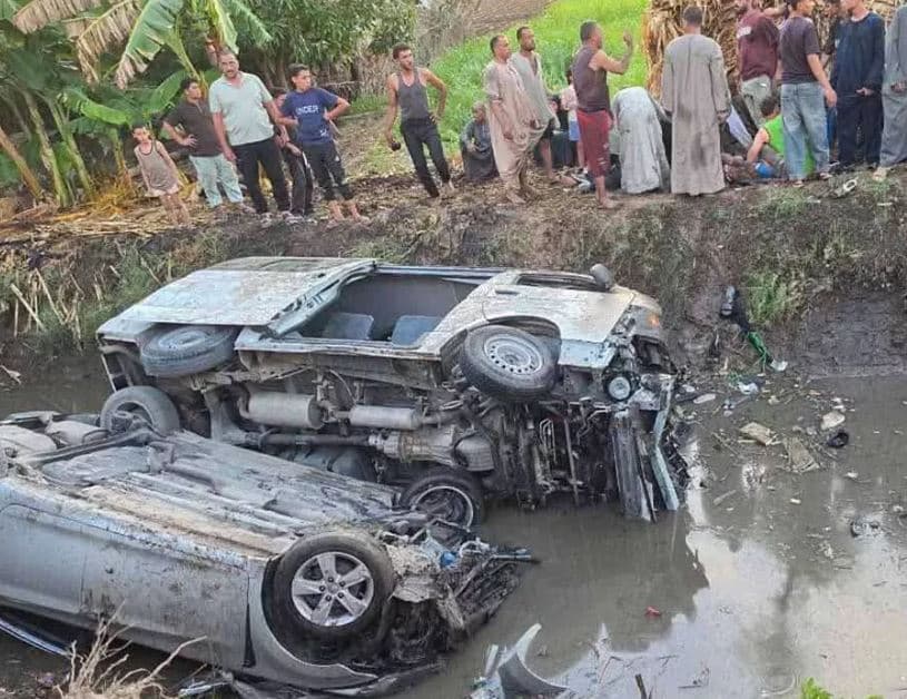 انقلاب ميكروباص وملاكي ببني سويف يؤدي إلى إصابة 15 شخصا