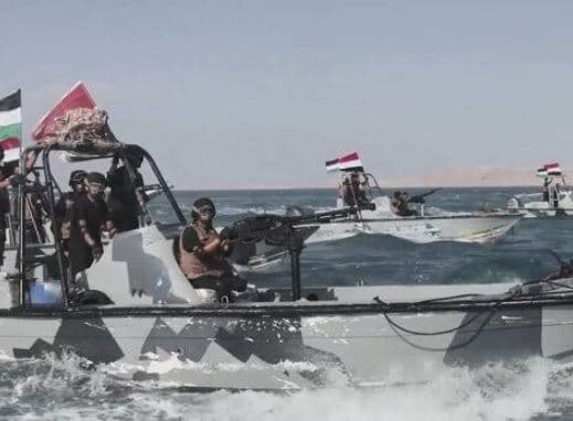 البحرية اليمنية ترد على هجمات حوثية