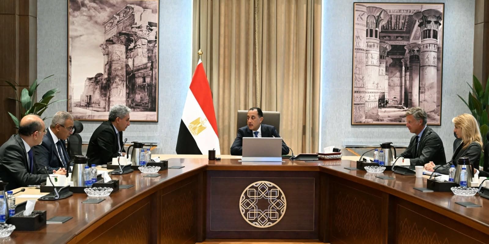 مدبولي يناقش توسعات فندقية مع أكور