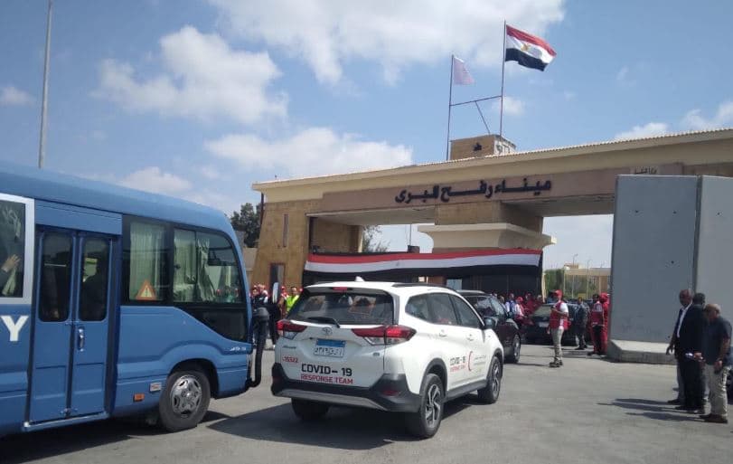 قوافل مساعدات عبر رفح لغزة