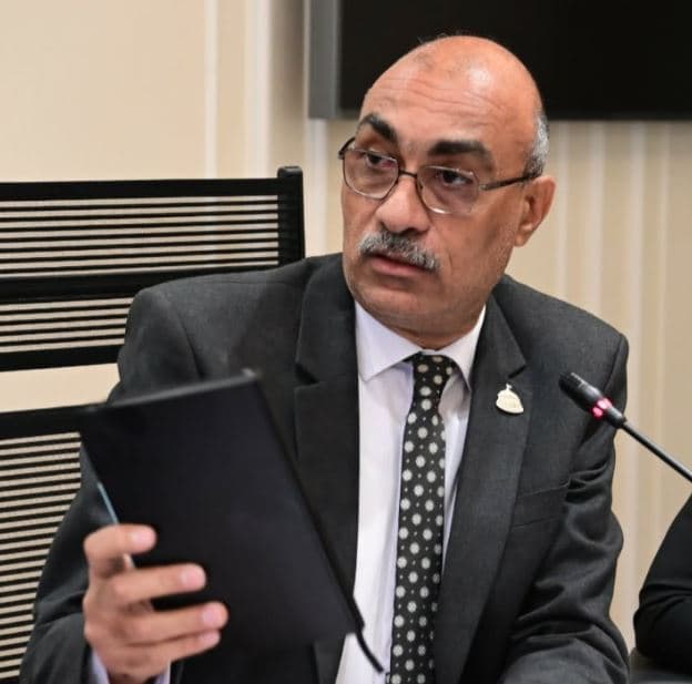 إيهاب منصور يدعو لصرف حقوق العاملين في العمرانية
