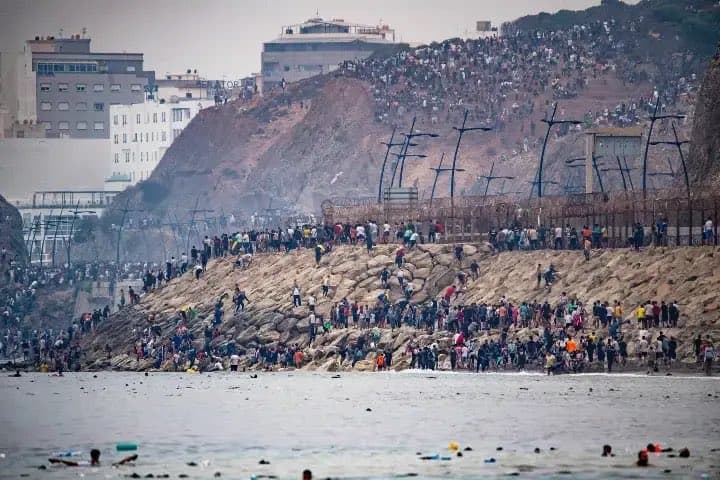 القضاء الإسباني يحقق في تدفق المهاجرين إلى سبتة