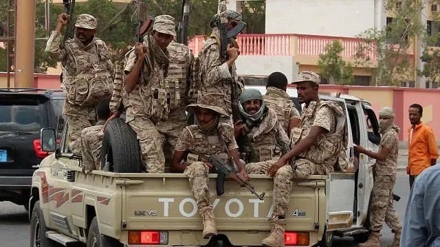 القوات اليمنية تسيطر على مواقع قريبة من باب المندب