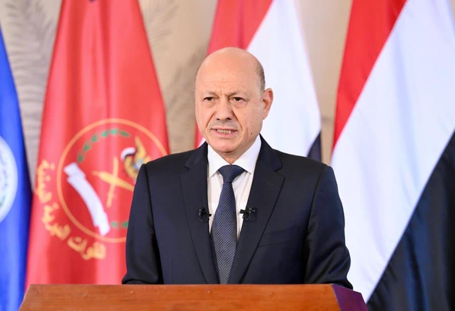 العليمي يعلن بدء عملية فجر اليمن لاستعادة مؤسسات الدولة