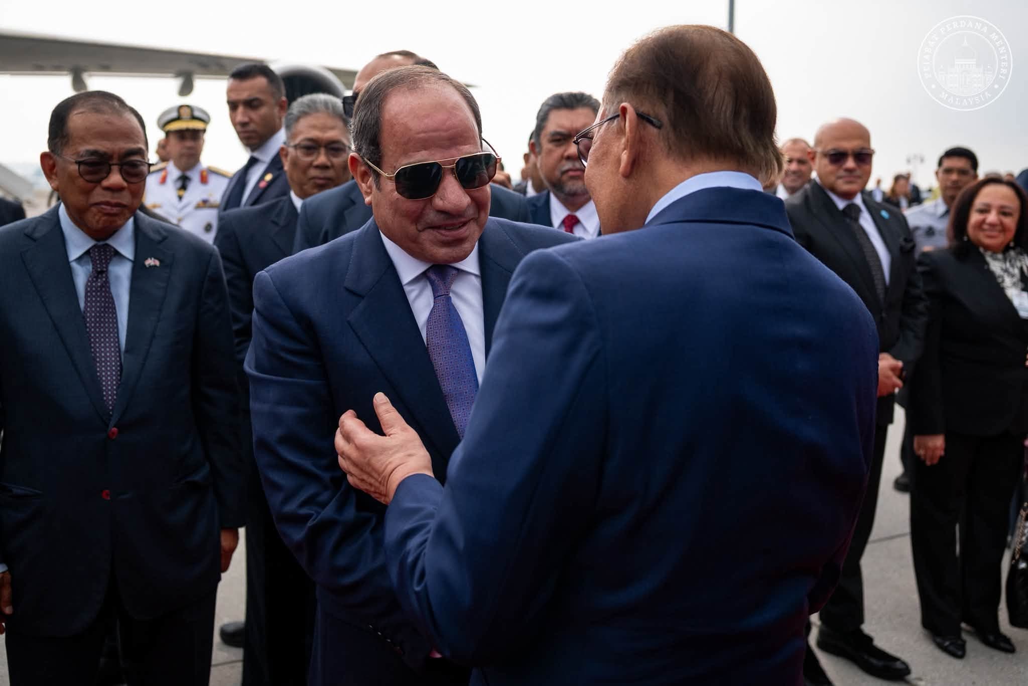 السيسي يعبر عن عمق العلاقات والتعاون
