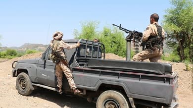 الجيش اليمني يدمّر 5 مركبات حوثية