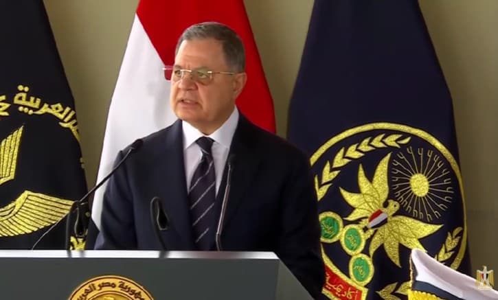 وزير الداخلية يعلن تخصصات جديدة بالذكاء الاصطناعي والأمن السيبراني في الأكاديمية