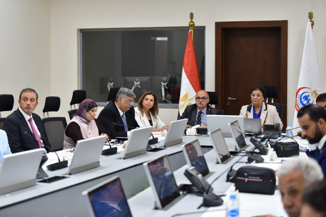 نائب وزير الصحة تناقش صحة الأم والمواليد