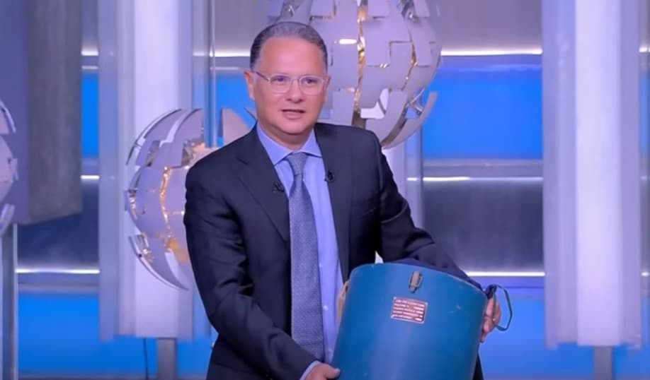 شريف عامر يعرض مقتنيات شهيد عائلته