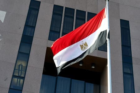 مساعد وزير الخارجية حول قرار الكويت بإلغاء مدرسين والتواصل لتخفيف التأثيرات