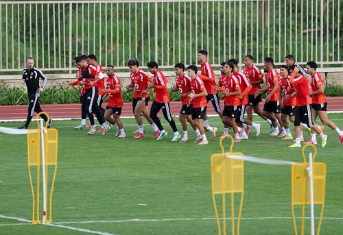 الأهلي يتجه إلى الملعب قبل المباراة