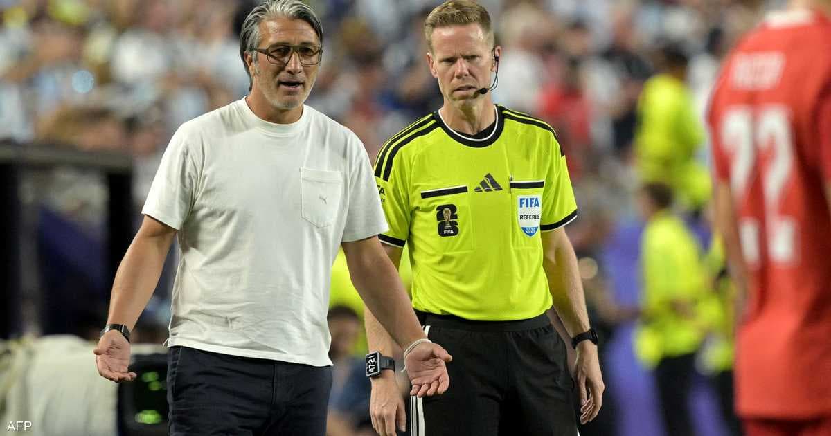 مدرب سويسرا يتغير موقفه من التحكيم بعد انتقاد حسام حسن