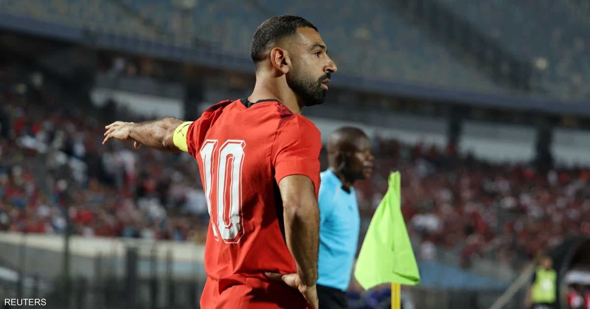صلاح يثير من جديد قضية خطورة النجيل الصناعي