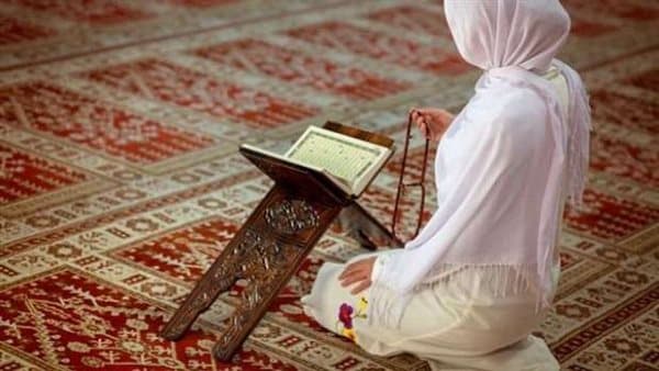 الإفتاء: المرأة لا تتيمم وصلاتها غير صحية